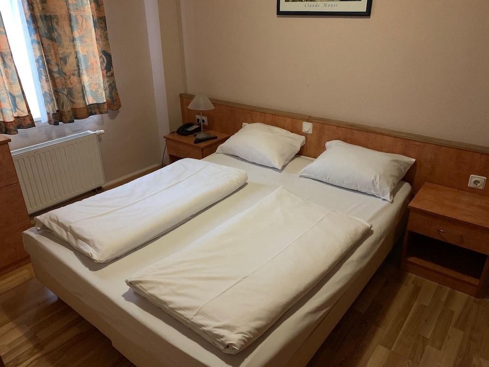 Hotel Am Kurfuerstenplatz - Messe 프랑크푸르트 외부 사진